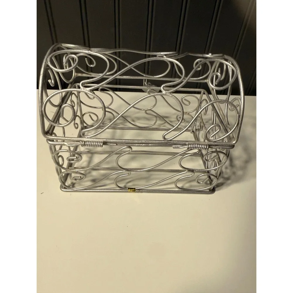 Smashe's stashes Wired Treasure Box In Silver Metal Giogio Beverly Hills